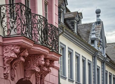 Jakie mogą być meble ze schowkiem na balkon?