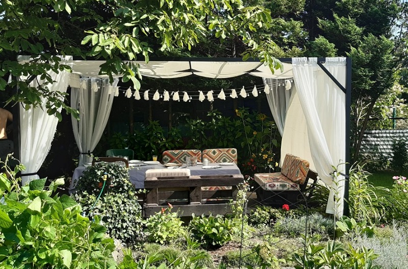 Projektowanie przestrzeni w ogrodzie i na tarasie. Jak stworzyć miejsce do wypoczynku?